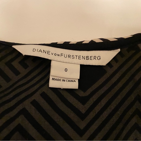 Diane Von Furstenberg Jenna Silk Dress DVF                    SIZE 0 - Picture 8 of 13
